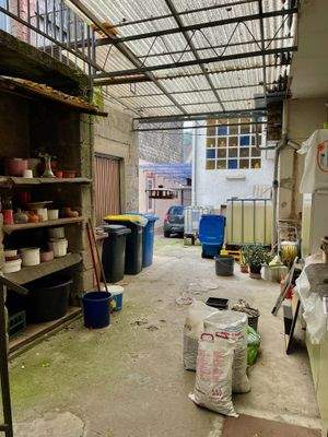 Hof hinten, überdacht