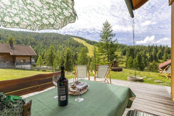 Blick von der Südterrasse auf die Skipiste