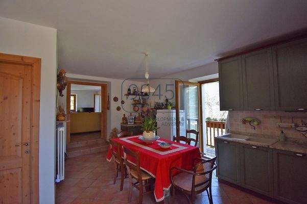 Exklusive Villa mit Panoramablick und großem Grundstück – Ala