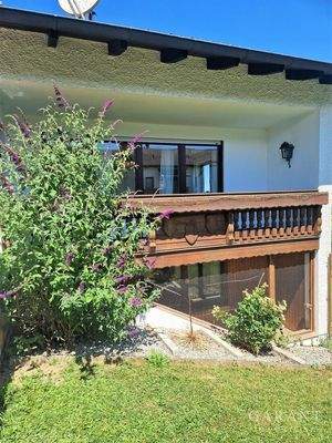 Haus Aussenansicht mit Terrasse