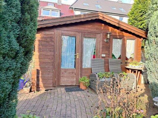 + großer Blockhütte.