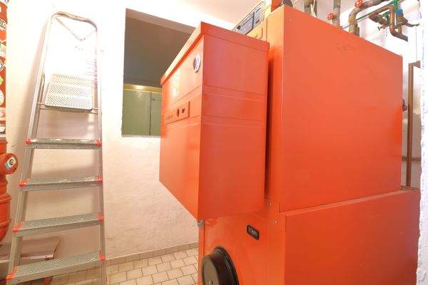 KG: Heizung und Öllager