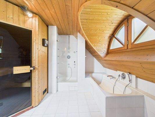Badezimmer mit Sauna
