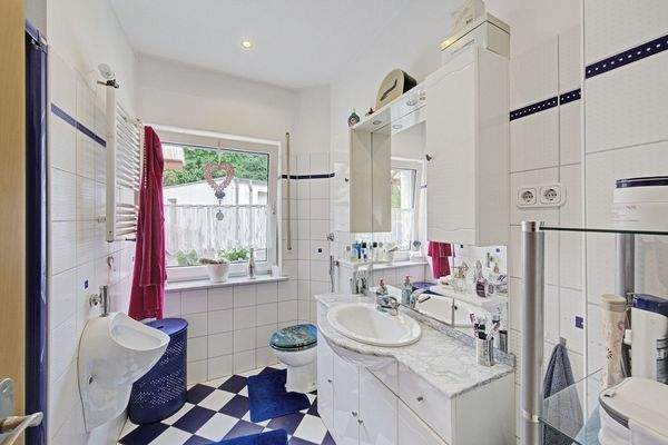 Gäste-WC mit Dusche