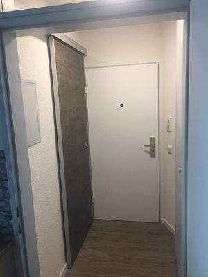 Diele Schiebetür zum Bad.jpg