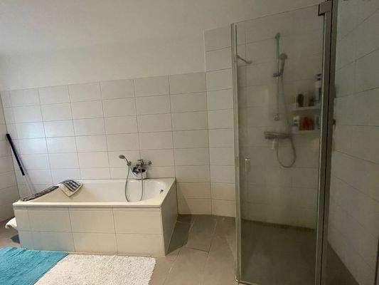 ... und Dusche im OG