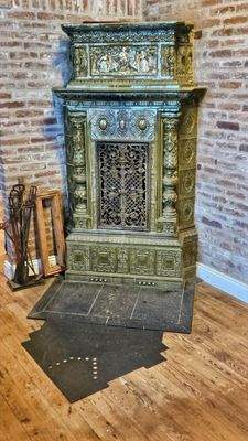 Historismus-Kachelofen im OG