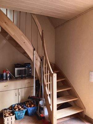Holztreppe zum 1. OG