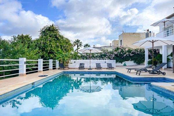 ca. 60m² großer Pool