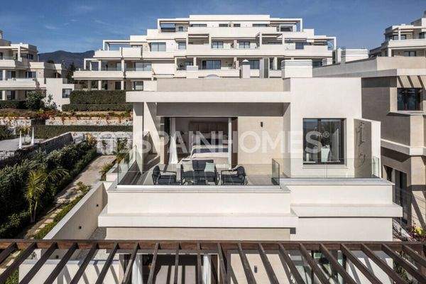 Move-In Ready Beachfront House in a Gated Complex in Marbella
