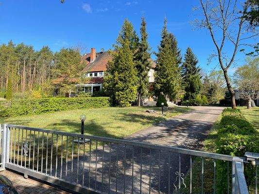 Ansicht Straßenseite, Einfahrt