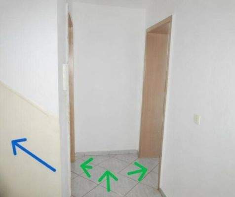 blauer Pfeil Aufgang zur oberen Ebene DG- grün Ein