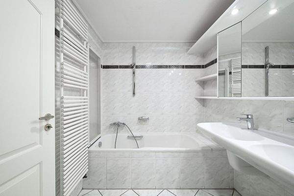 Badezimmer Penthouse links Ansicht II