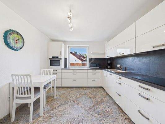 Küche mit Essbereich