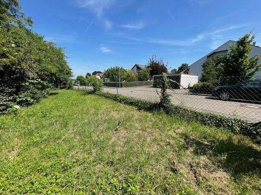 Frontseite zum Straßenanfang hin