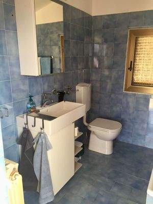 Das Badezimmer mit...