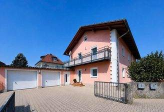 Einfahrt & Doppelgarage