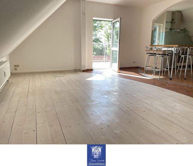 Traumhafte Galeriewohnung mit großem Balkon und EBK in grüner ruhiger Lage! - Photo 1