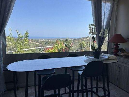 Kreta, Agia Triada: Charmantes Apartment mit Gemeinschaftspool und Meerblick zu verkaufen