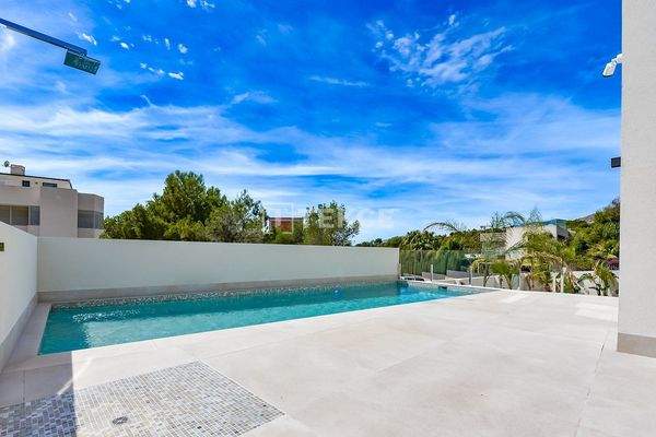 3-Bedroom Villa with Private Pool in Finestrat Alicante