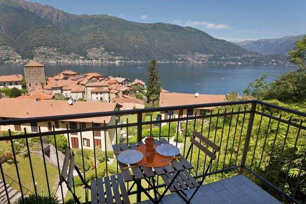 App. Fantasia mit 2 Balkonen und Traumseesicht.