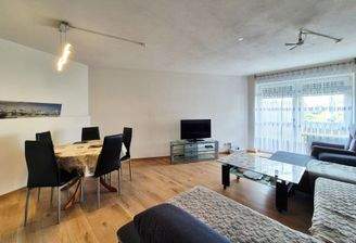 Wohnzimmer mit Zugang Balkon