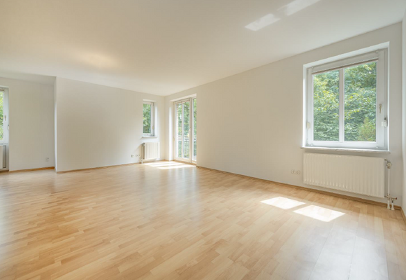 Wohn- und Essbereich mit Balkonzugang.PNG