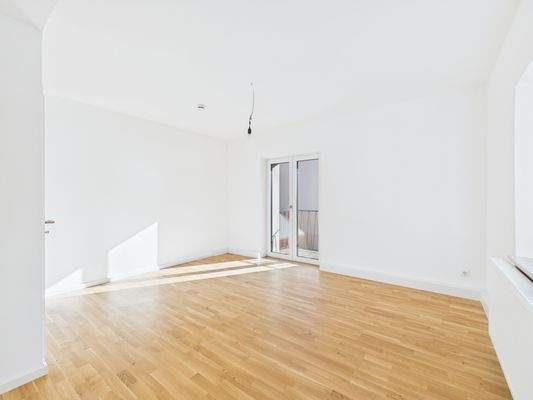 CAM02476G0-PR0038-STILL001