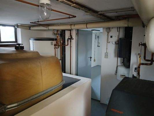 Kellerraum mit Heizsystem