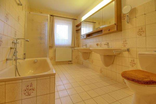 Badezimmer EG