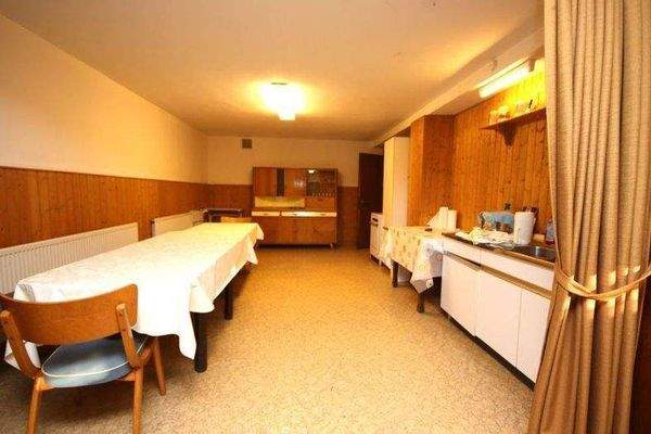 Gemeinderaum mit Küchenbereich