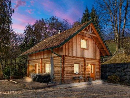 Jagdhaus in Abendstimmung