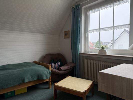 weiteres Zimmer im Dachgeschoss mit ca. 9,5 m²