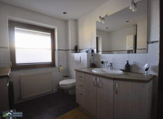 Moderne 3-Zimmer-Eigentumswohnung - Blick in das Bad mit Toilette