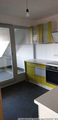 Küche mit Ausgang zur Loggia