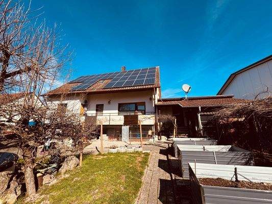 Aussicht vom Garten aufs Haus