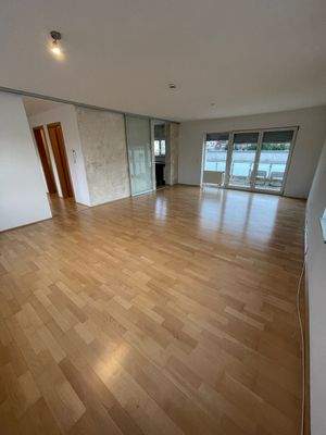 Angrenzend an den Balkon