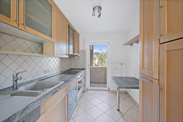 separate Küche mit Balkon