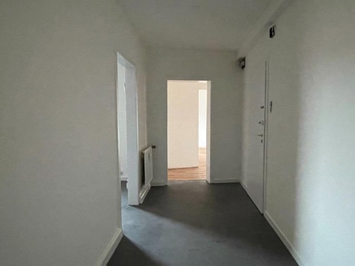 Frisch renovierte 4 Zimmer Wohnung mit Balkon in Hagen!