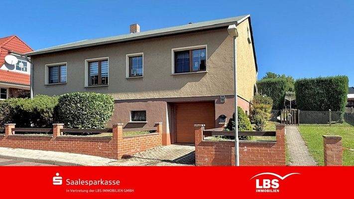 Straßenansicht der Immobilie