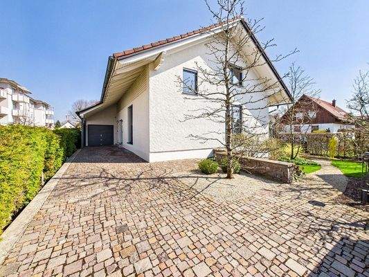 Hausansicht Einfahrtsbereich