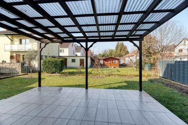 Ausblick Terrasse in den Garten.jpg