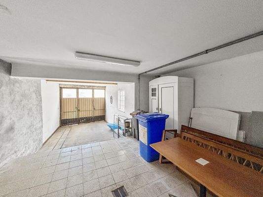 EG Garage und Lagerfläche