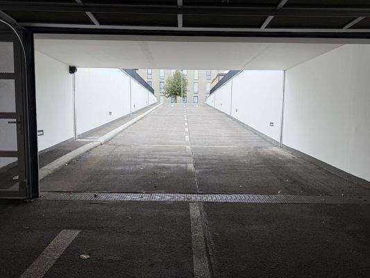 Tiefgarageneinfahrt