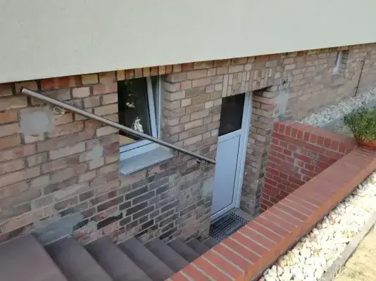 Keller; zusätzl. Nebeneingang