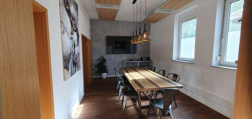 Besprechungszimmer mit techn. Equipment