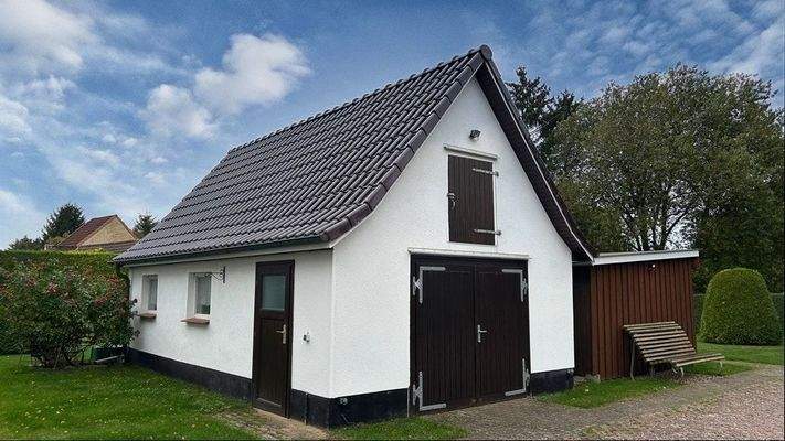 Garage mit Spitzdach