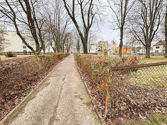 Spielplatz, Fußgängerweg zum Kraichgauplatz