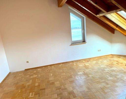 - Großes Schlafzimmer 1