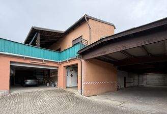 Garagen und Halle